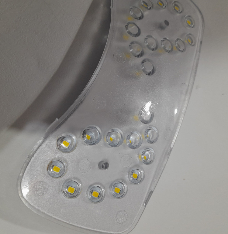 چراغ سقفی داخل کابین خودرو تیبا ، ساینا، ریو، کوییک رنگ لیمویی